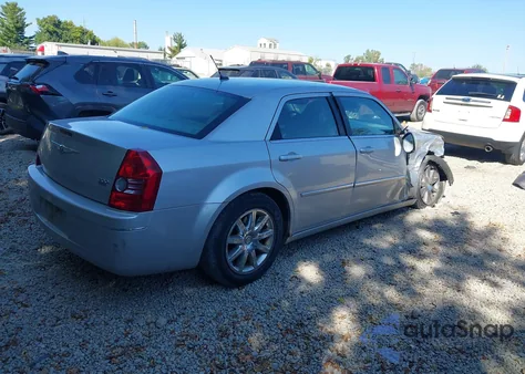 2008 Chrysler 300 Touring z USA, uszkodzony, nr VIN 2C3LA53G48H268495